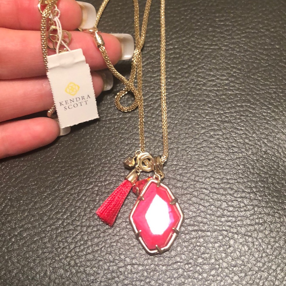 New Kendra Scott gold necklace w/coral magnesite